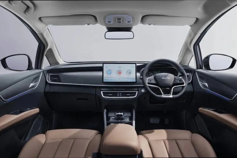 Interior luas dan nyaman BYD M6
